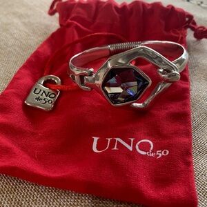 Uno de 50 Blue stone bangle